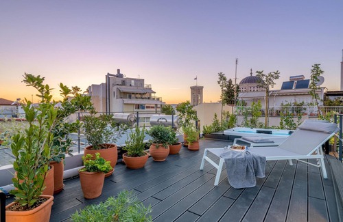 Plaka Apartamento | Your 4 Bdrm Dream House w Acropolis View Jacuzzi
