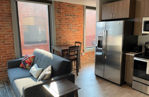 Riverside Apartamento | Your Amazing 1 Bed Travel Apartment Steps From Riverfront Park