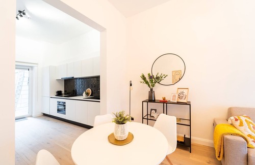 Antwerp Apartamento | Your Antwerp Adventure: Sleeps 4!
