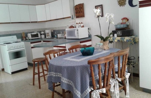 San Pedro Cama Y Desayuno | B & B Your Garden Bedroom en Urbanización Carmiol