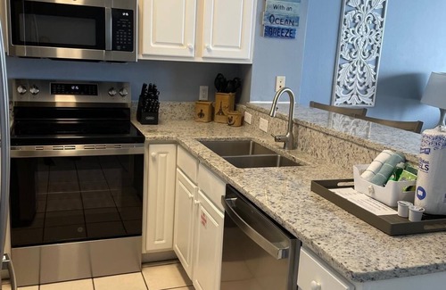 Navarre Beach Condominio | Your Beach Escape with 3 Pools, 3 Hottubs, and Emerald Coast Beach Views!