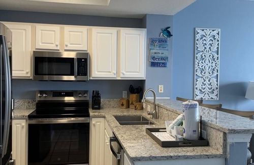 Navarre Beach Condominio | Your Beach Escape with 3 Pools, 3 Hottubs, and Emerald Coast Beach Views!