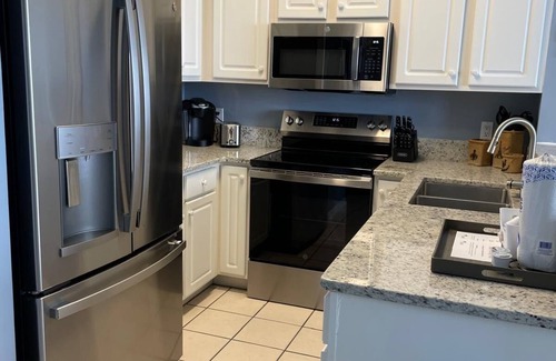Navarre Beach Condominio | Your Beach Escape with 3 Pools, 3 Hottubs, and Emerald Coast Beach Views!