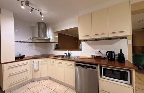 Cranebrook Casa | Your Beautiful Family's Oasis.