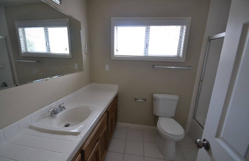 Fairfield Casa | .SU HERMOSO LUGAR PARA LLAMAR A CASA SIN VERIFICACIÓN DE CRÉDITO *** Cómoda casa de 3 dormitorios y 2 baños.