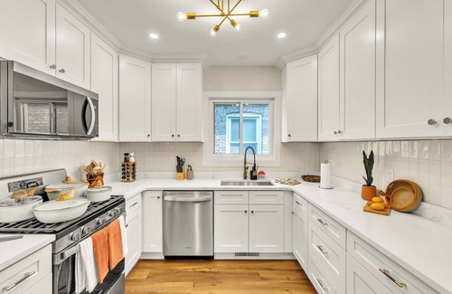 Brookfield Casa | Your Chicago Hub~ 4 minute Walk to Train~ Pets OK