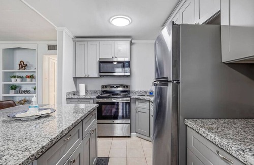 Iowa Apartamento | Your Chillax Cozy Spot to Unwind n Recharge - HAR4