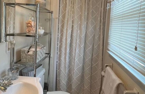 Churchhill Casa | Your comfortable home with office space? Equipped kitchen and free internet