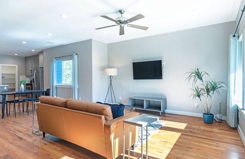 Greater East End Casa | 🏘️ Your Comfy Bungalows! 🏘️ Sleeps 30/12BR/8BA/16PA ⭐️⭐️⭐️⭐️⭐️