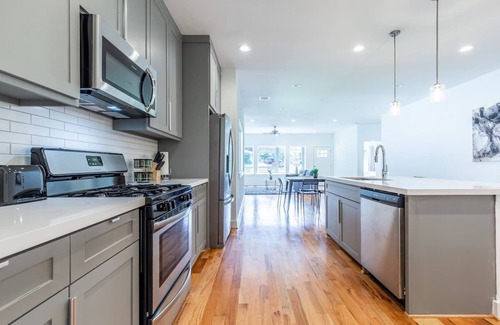Lawndale/ Wayside Casa | Your Cozy Bungalows! Sleeps 18/9BR/6BA/12PA