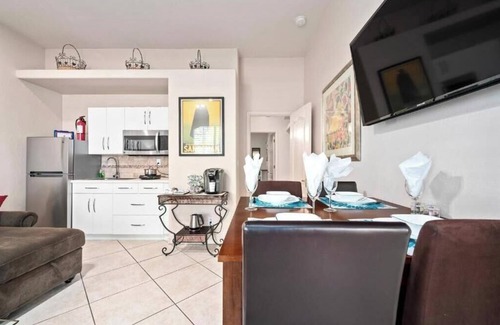 Paradise Valley Village Cabaña | Your Cozy Place, PoolI Work & Play, Scottsdale, Near Mayo Clinic