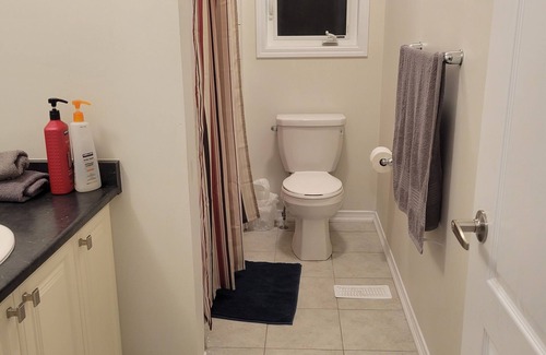 Thorold Casa | Your Cozy Staycation is a click Away!