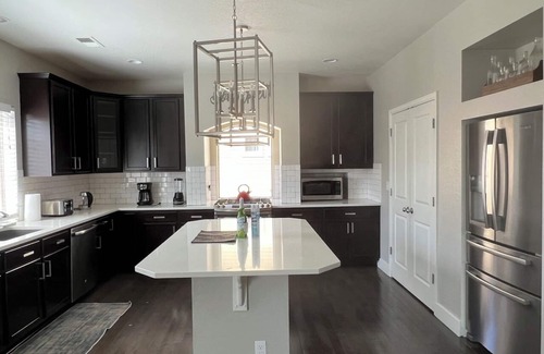 Green Valley Ranch Casa | Your Dream Gateway Near DIA. 5-bedroom house in awesome Denver with WiFi, AC