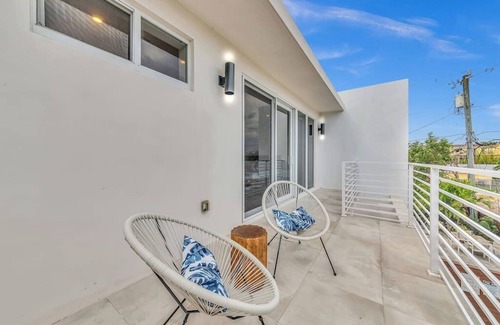 Coral Ridge Casa | *Your Dream Modern Home in Coral Ridge*