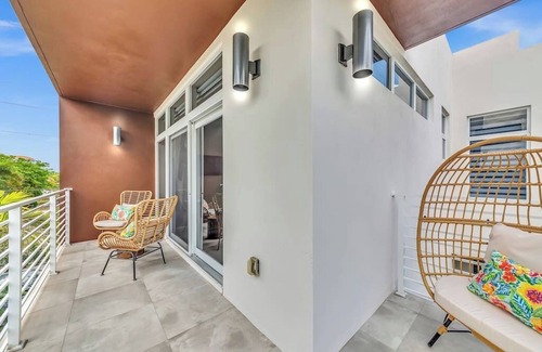 Coral Ridge Casa | *Your Dream Modern Home in Coral Ridge*