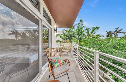 Coral Ridge Casa | *Your Dream Modern Home in Coral Ridge*