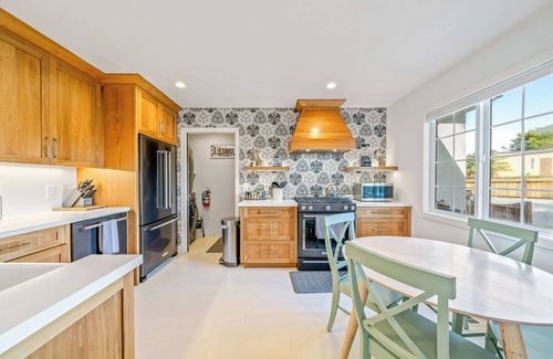 Seaside Casa | Your Dream Seaside Vacation! Charming 2 BDR Home