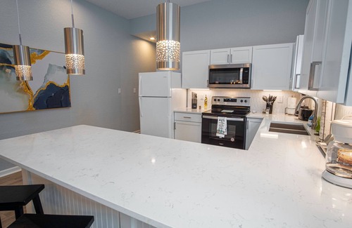 Nevada Street Cabaña | Your Dream Stay 4br/2ba Near Downtown & Riverwalk