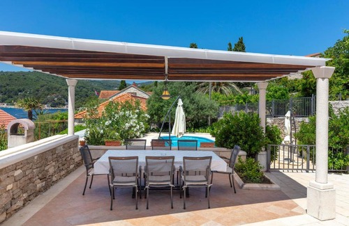 Sumartin Villa | Your Family Oasis by the Sea Villa Mir Vami, heated pool