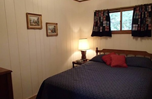 Baileys Harbor Cabaña | ¡A su familia le encantará la hermosa vista al lago en esta cómoda cabaña!