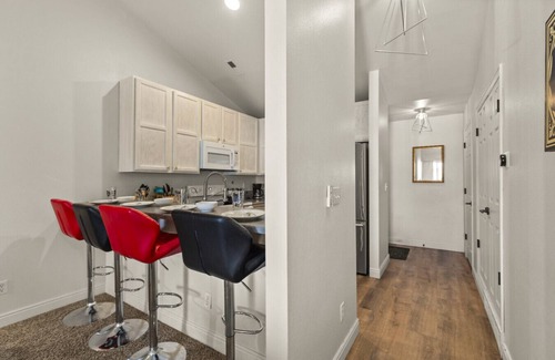 Fort Collins Apartamento | Your Foothills Retreat | Dogs welcome | 30+ days