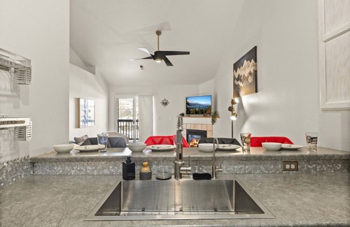 Fort Collins Apartamento | Your Foothills Retreat | Dogs welcome | 30+ days