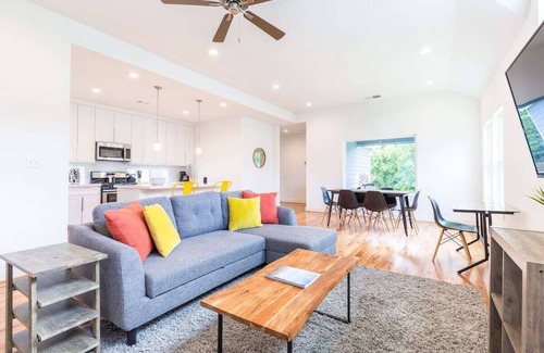 Lawndale/ Wayside Casa | Your Great Bungalows! Sleeps 12/6BR/4BA/8PA