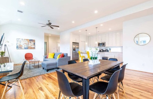Lawndale/ Wayside Casa | Your Great Bungalows! Sleeps 12/6BR/4BA/8PA