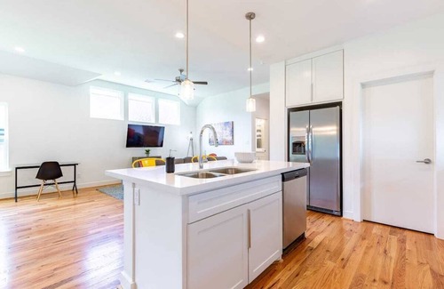 Lawndale/ Wayside Casa | Your Great Bungalows! Sleeps 12/6BR/4BA/8PA
