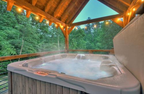 Mineral Bluff Villa | Your Happy Place - Rustic lodge vibes meet luxurious modern amenities