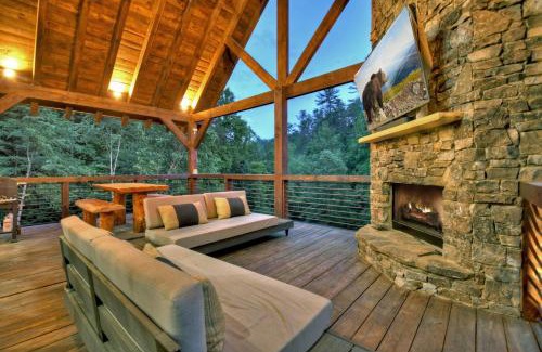 Mineral Bluff Villa | Your Happy Place - Rustic lodge vibes meet luxurious modern amenities