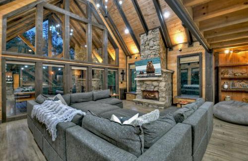 Mineral Bluff Villa | Your Happy Place - Rustic lodge vibes meet luxurious modern amenities