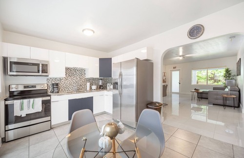 Parkside Casa | Your Hollywood Hideaway! Central Location 2BR Home