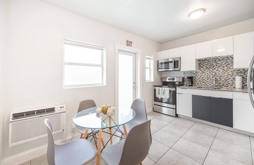 Parkside Casa | Your Hollywood Hideaway! Central Location 2BR Home