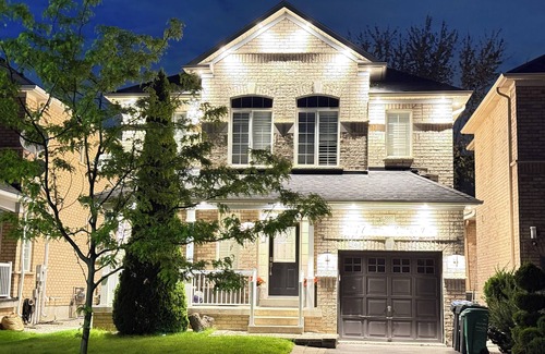 Churchill Meadows Casa | YOUR HOME AWAY FROM HOME....Best Family Neighourhood, Close to all Attraction