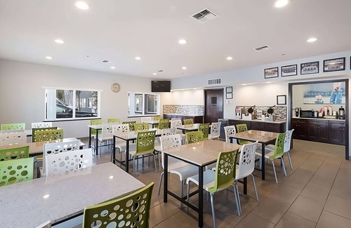 Tri-Cities Complejo | Your Home Away From Home! Family-friendly unit w/ Kitchen! Near Badger Mountain!