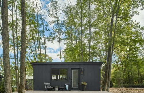 Kingston Cabina | Your Home Away From Home! Pets Allowed, Free Parking, Near Loughran Park
