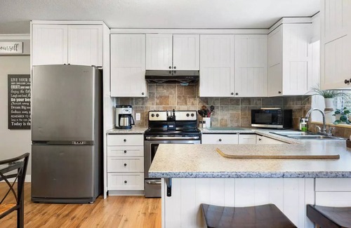Mission Casa | Your Home Away From Home-AC-Self Checkin-Parking