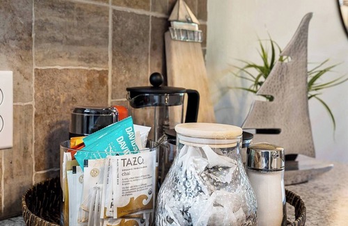 Mission Casa | Your Home Away From Home-AC-Self Checkin-Parking