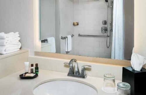 Pinch District Casa | Your Home Away From Home! 4 Great Units, Restaurant and Bar