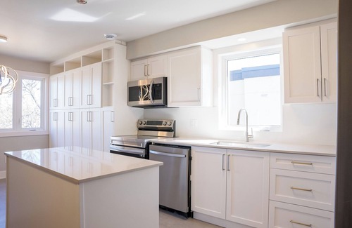 Ottawa Division Apartamento | Your Home Away From Home in Ottawa - close to work, schools, hospitals, parks
