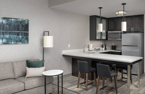 Southern Crossing Casa | Your Home Away From Home! Free Breakfast, Short Drive to Stone Creek Park
