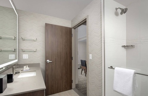 Southern Crossing Casa | Your Home Away From Home! Free Breakfast, Short Drive to Stone Creek Park