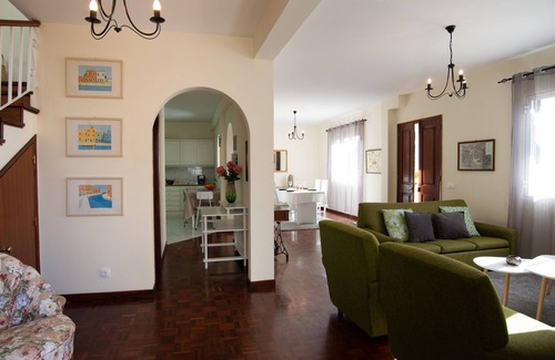 Imaculado Coracao de Maria Villa | Su casa lejos de casa - un gran chalet con jardín - 5 minutos del centro de la ciudad