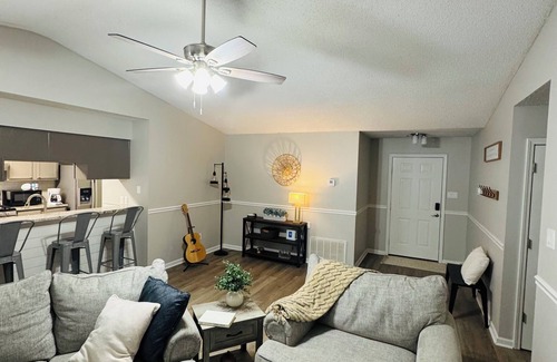 Bryant Casa | Your Home Away From Home in Bryant 3/2 Minutes From Everything