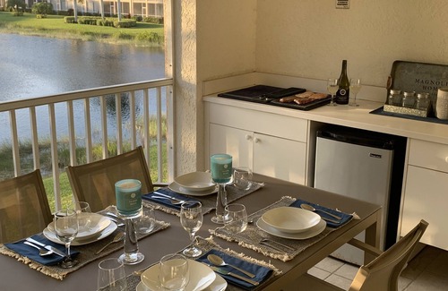 Naples Condominio | Your home away from home.