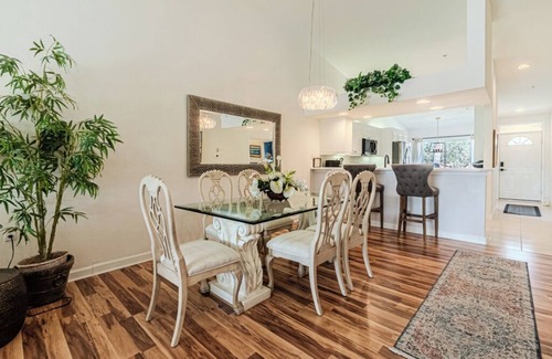 Naples Condominio | Your home away from home.
