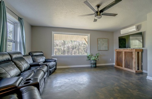 Ozark Cabina | Your home away from home at an adventure friendly park!
