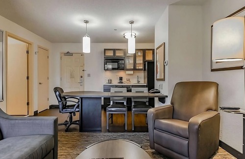 Warren Apartamento | Your Home Away From Home! 4 Convenient Units, Kitchen, Pets Allowed