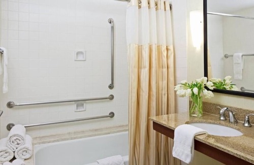 Alexandria West Casa | Your Home Away From Home! Two Great Units, Pool, Just Minutes to National Mall